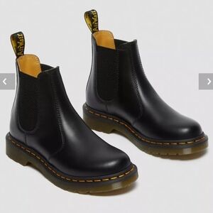 Dr. Martens 2976 Women's Smooth Leather Chelsea Boots